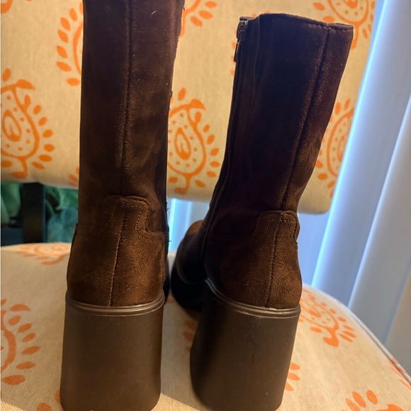 Brown Suede Women's Boots - Picture 4 of 6